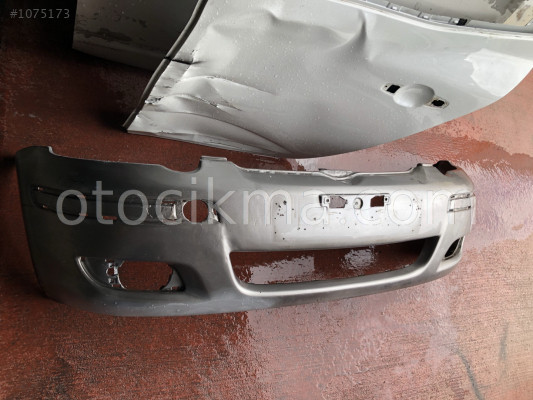Toyota yaris ön tampon çıkma ORJİNAL