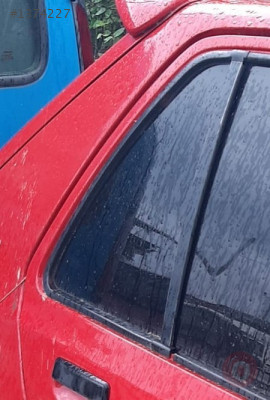 peugeot 205 1.4 benzinli çıkma sağ arka kelebek camı