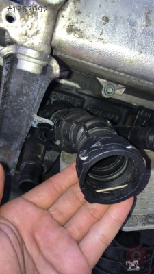 vw passat 2.0 tdi crl motor motor bloğu su borusu
