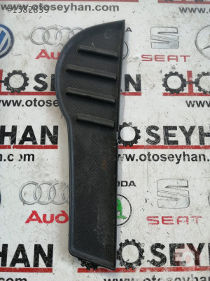8V3868133 audi a3 2020 sol ön kapı iç eşya gözü taban matı