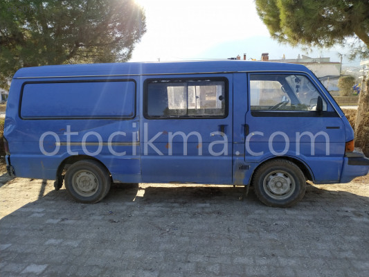 Mazda E-2200 sağ sürgülü kapı mevcuttur.
