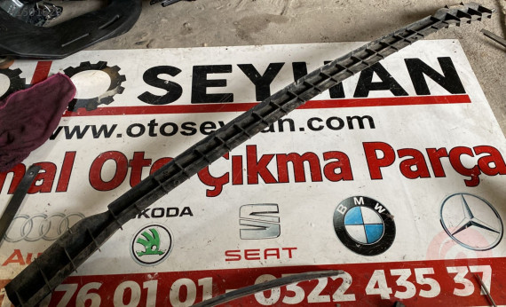 3B5807861C volkswagen passat b5 arka tampon braketi orta