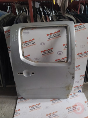 Nissan Navara D40 sağ arka kapı