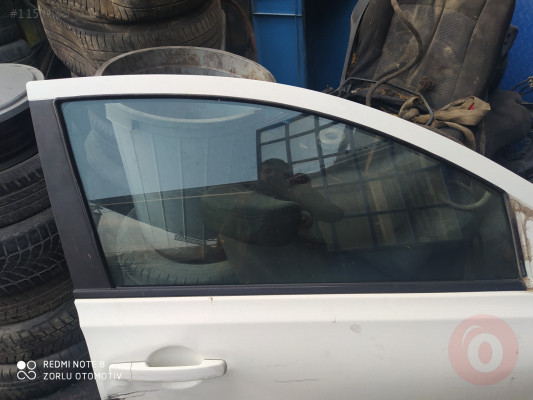 Nissan Qashqai çıkma orjinal sağ ön kapı camı 2012