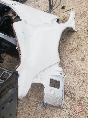 Toyota korola sağ arka çamurluk