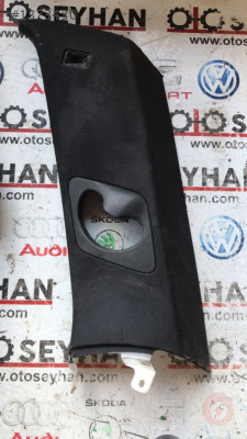 51436981710 bmw x5 e70 sağ arka direk emniyet kemeri kaplama