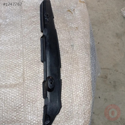 8V0821112C/8V0821112A ÇAMURLUK YAN KAPATMA SAĞ AUDİ A3 2013>