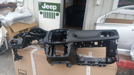 Jeep Renegade ön göğüs