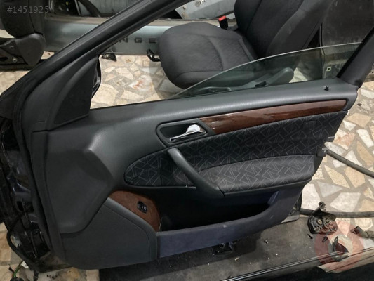Mercedes C200 W203 Sağ Ön Kapı Döşeme Hatasız Orjinal Çıkma