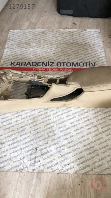 BMW 320 ÇIKMA ORJİNAL ORTA KONSOL