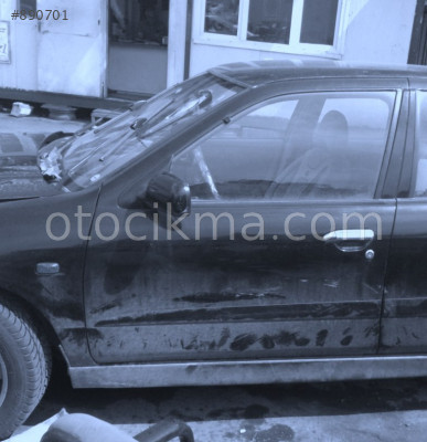 2000 NİSSAN PRİMERA 1.8 ÇIKMA SOL ÖN KAPI.