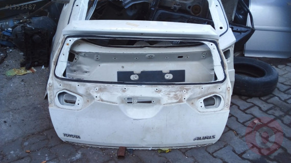 Toyota auris bagaj kapağı