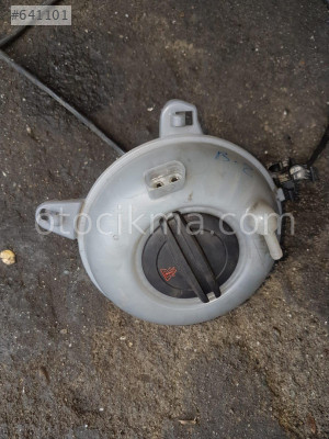 Volkswagen Passat B8 Radyatör su bidonu hatasız orjinal çıkm