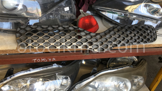 Toyota yaris ön panjur Çıkma temiz