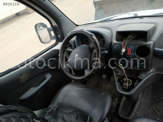 Fiat Doblo komple göğüslük mevcuttur. 2002