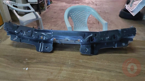 51974111 2015 GENİŞ AİLE FİAT DOBLO ÖN PANEL ORTA DEMİRİ