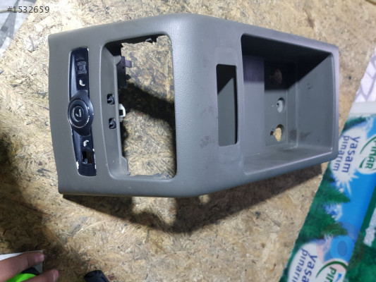 AUDİ A6 ORTA KONTROL ARKA KISIM 4F0863244C