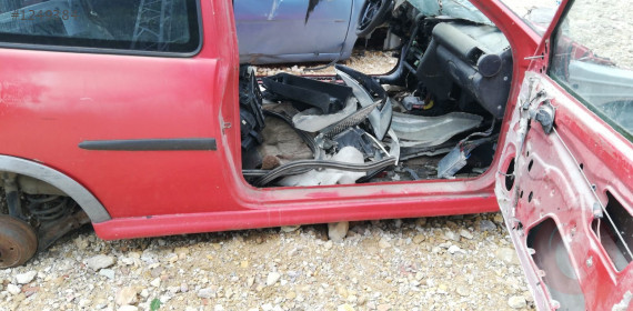 opel corsa b tek kapı kesme sağ marşbiyel.