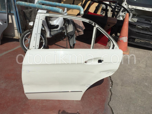 MERCEDES W212 BEYAZ BEYAZ SOL ARKA KAPI ÇIKMA PARÇA