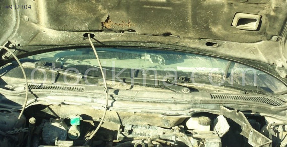 ÇIKMA 2006 VOLVO V50 ÖN CAM IZGARASI.