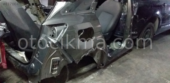 Peugeot  3008 çamurluk sağ 2017 model