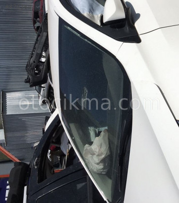 2017 TOYOTA COROLLA 1.3 HATASIZ ÖN CAM.