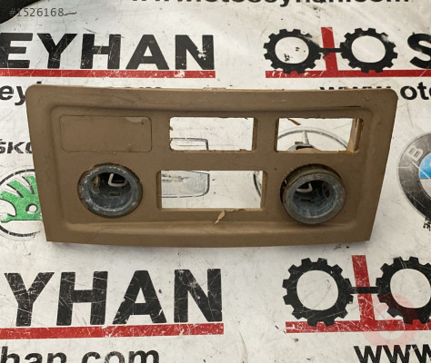 7034100 bmw 5 E60 orta konsol arka kaplaması şarj soketi