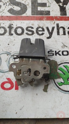 8K9827585A seat ibiza 2012 bagaj kilidi