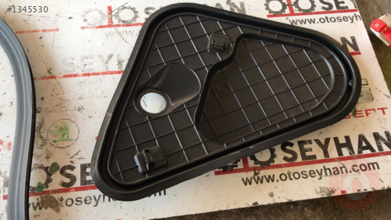 5F4839915B seat leon 2017-20 sol arka kapı iç panel ayırıcı