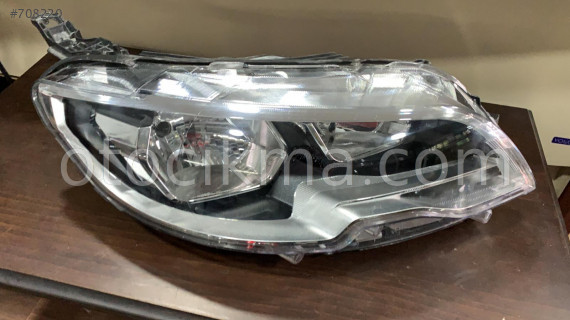 Peugeot 301 Sağ Far Çıkma