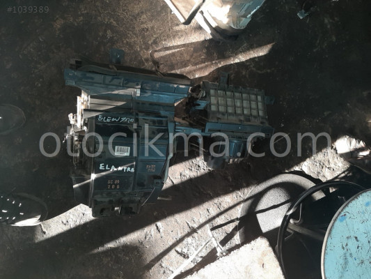 HYUNDAİ ELANTRA KALORİFER KAZANI ÇIKMA PARÇA