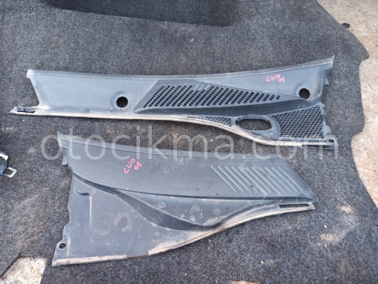 RENAULT CLİO ÖN CAM IZGARASI