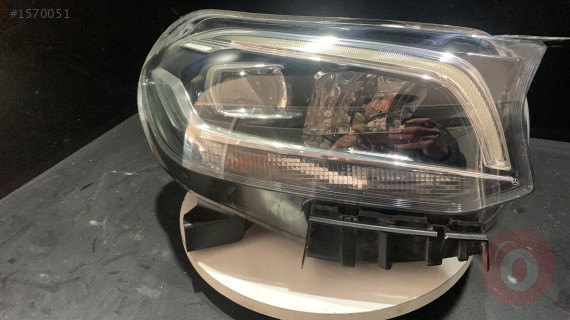 Mercedes X Serisi W470 Led Sağ Far A4709060900