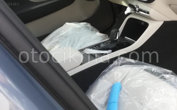 2019 VOLVO XC-40 KOMPLE ÇIKMA VİTES KONSOLU.