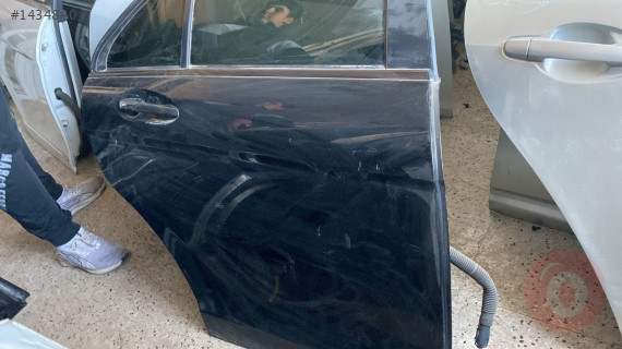 MERCEDES C 180 ORJİNAL ÇIKMA SAĞ ARKA KAPI