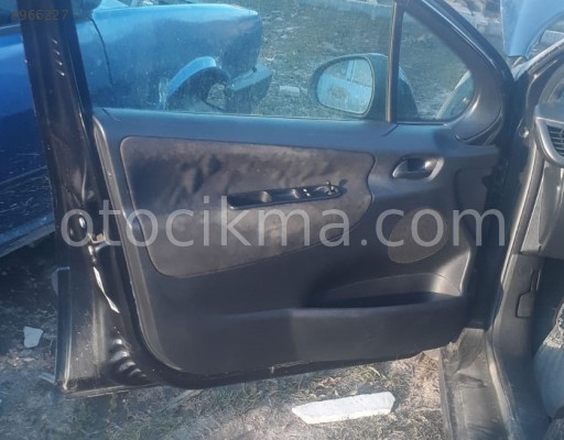 2009 model peugeot 207 1.4 benzinli çıkma sol ön kapı döşeme