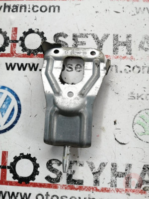Audi a3 2010 ön silecek motoru bağlantı demiri