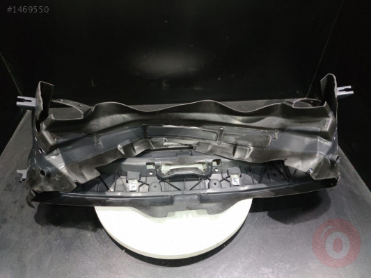 BMW 3 Serisi F30 Üst Radyatör Bakaliti Maske 51747255413