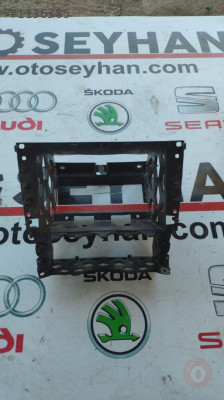 6R0858005C 6R0858005 volkswagen polo radyo yuvası