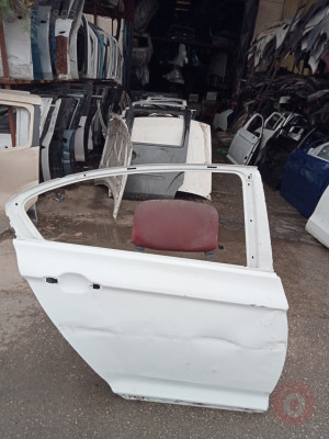 Volkswagen Passat b8 sağ arka  kapı çıkma