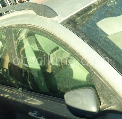 ÇIKMA 2005 VOLVO V50 SAĞ ÖN KAPI CAMI.
