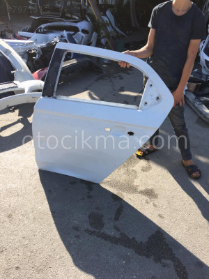 Peugeot 301 çıkma sol arka kapı