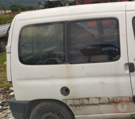 1999 model peugeot partner 1.4 benzinli çıkma sağ arka cam