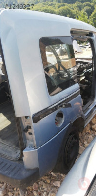 opel combo c kasa kesme sağ arka çamurluk.