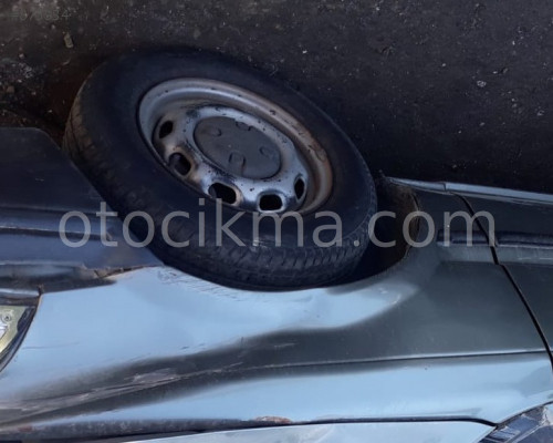 1992 TOYOTA COROLLA HATASIZ SAĞ ÖN JANT LASTİK.