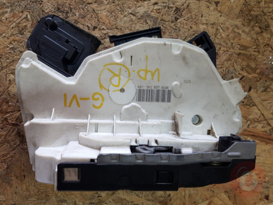 SKODA YETİ KAPI KİLİDİ ÖN 5K1837015B 5K1837016B
