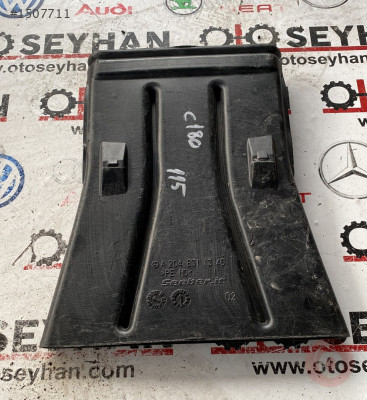 A2048311346 mercedes c180 w204 arka ayak havalandırma kanalı
