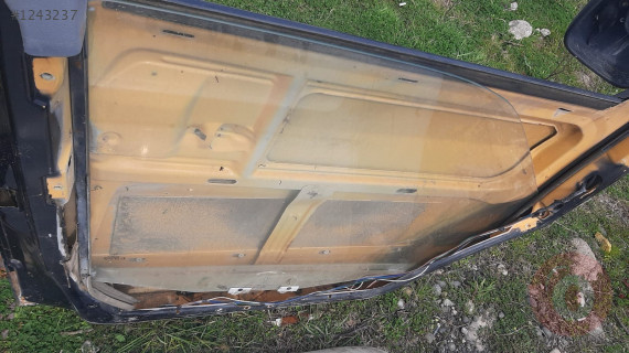 1998 model mercedes vito çıkma sol ön kapı camı