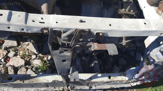 1989 model mazda 323 sedan çıkma kaput kilidi