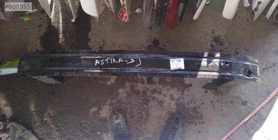 Opel Astra J ön tampon demiri